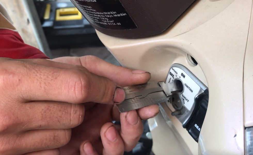 Sửa khóa smartkey Cầu Giấy xe máy giá bao nhiêu?